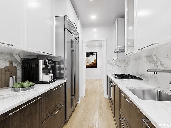 3rd image of 931 Lexington Ave #11R