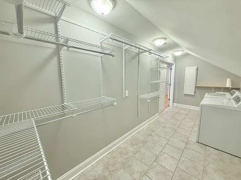 2041 English Ln — Photo 63