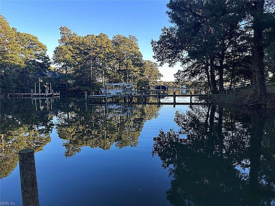 1st image of 229 Skipjack Ln