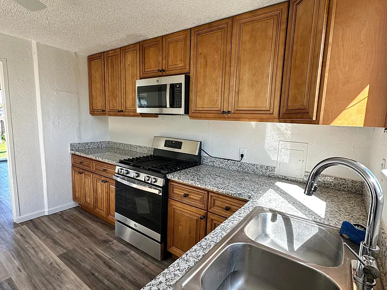 277 Alaska St — Photo 1