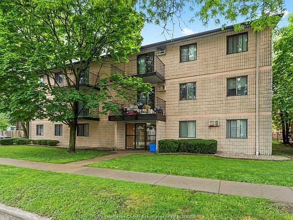 3rd image of 3355 Sandwich St #204