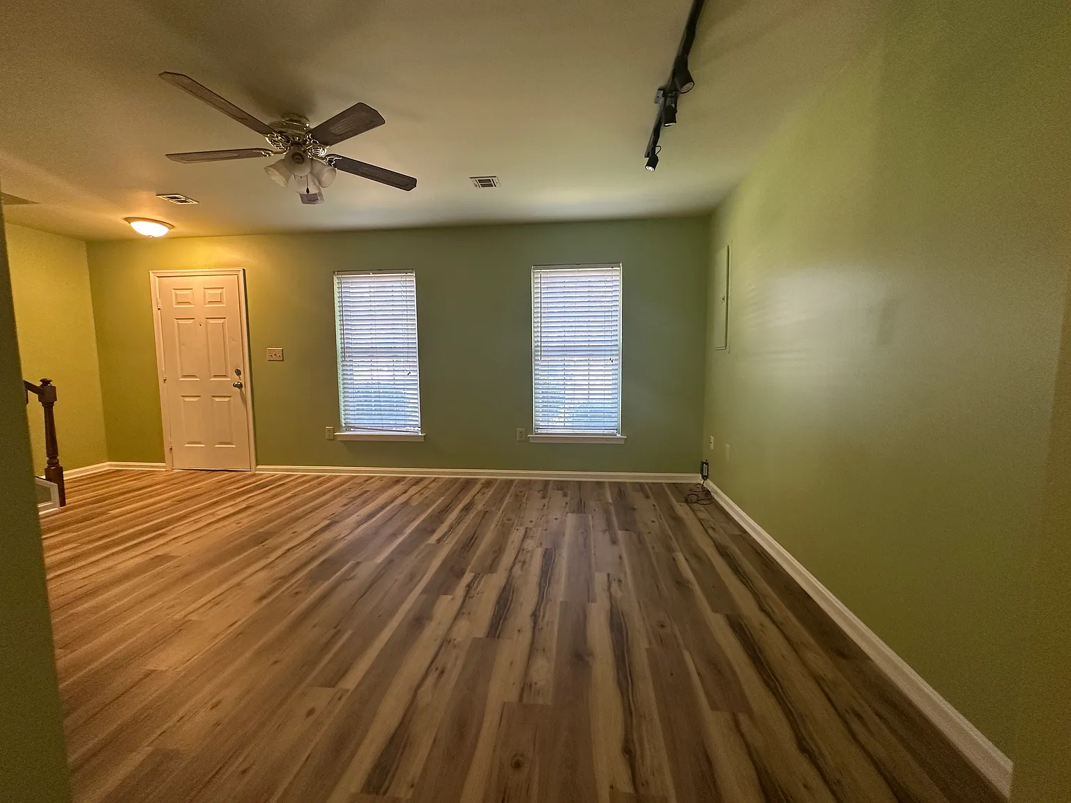 335 Stonehedge Ln — Photo 2