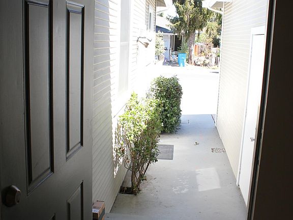 3rd image of 232 Encina Ave