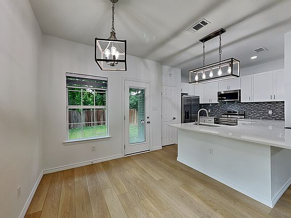 5th image of 807 Fenet St #A