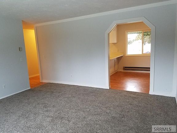 5th image of 415 N Farnsworth Dr