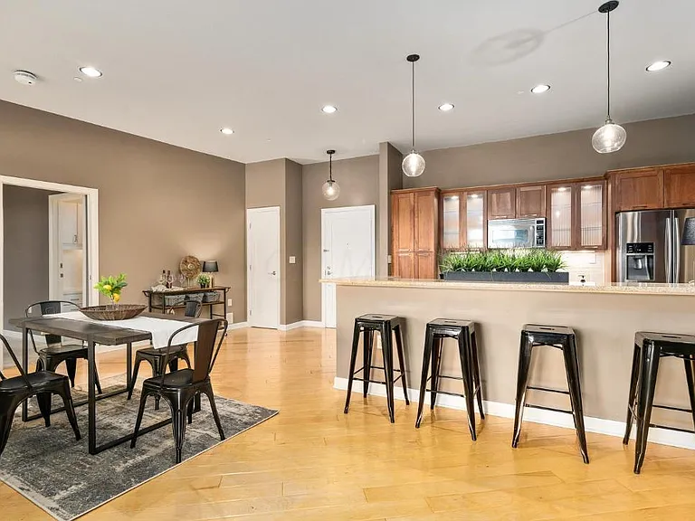 34 W Poplar Ave #402 — Photo 6