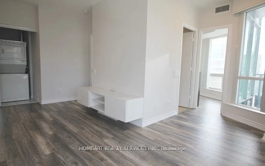 Building Photo - 60 Byng Ave #1103