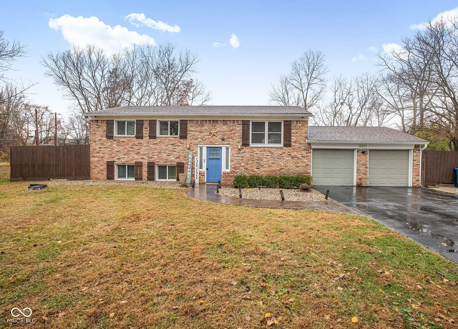 3311 Vincz Dr photo 1