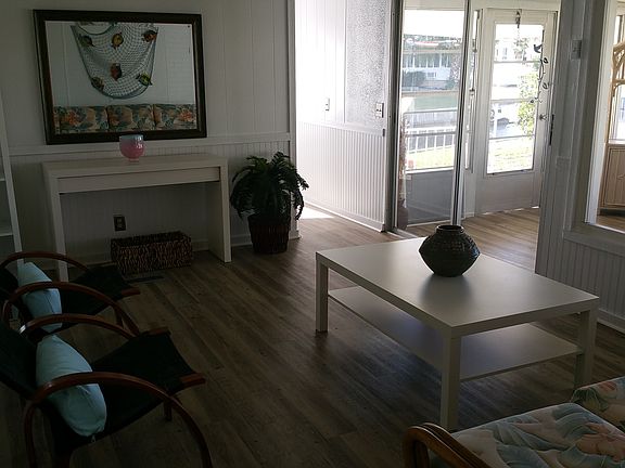 4th image of 145 S Lake Dr