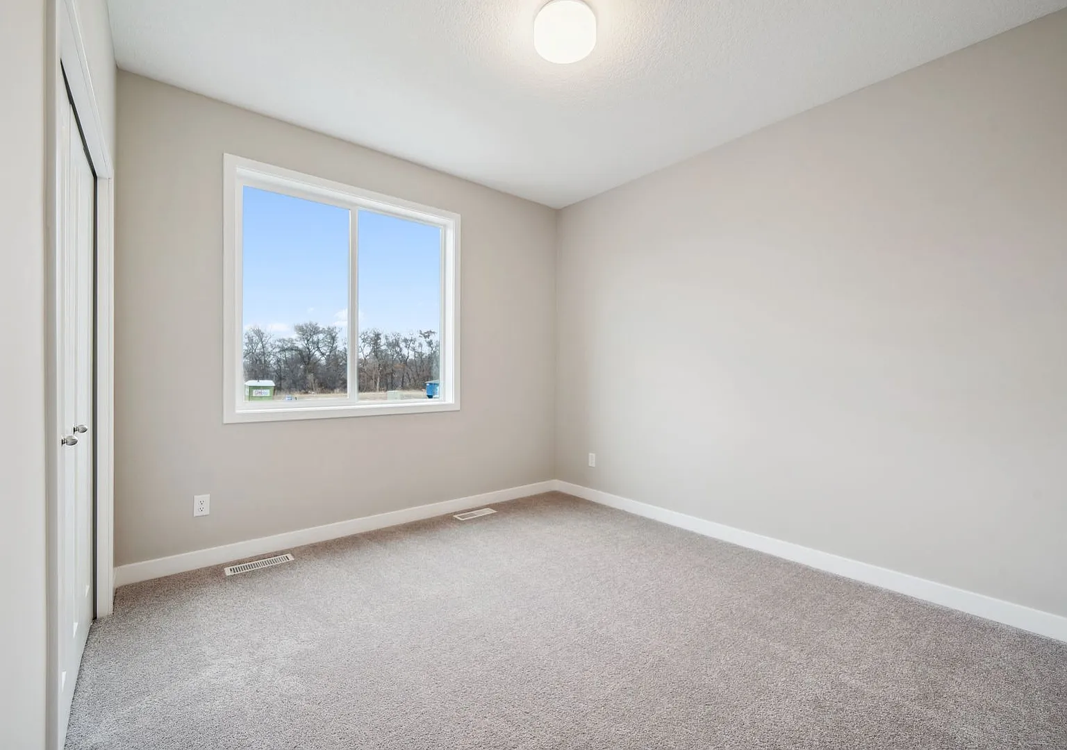 4 bed, 3027 sqft, $3,500 — Photo 4