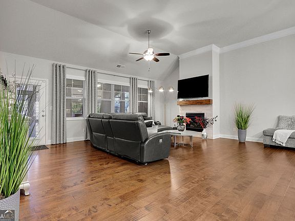 4th image of 3848 Heirloom Loop Ct