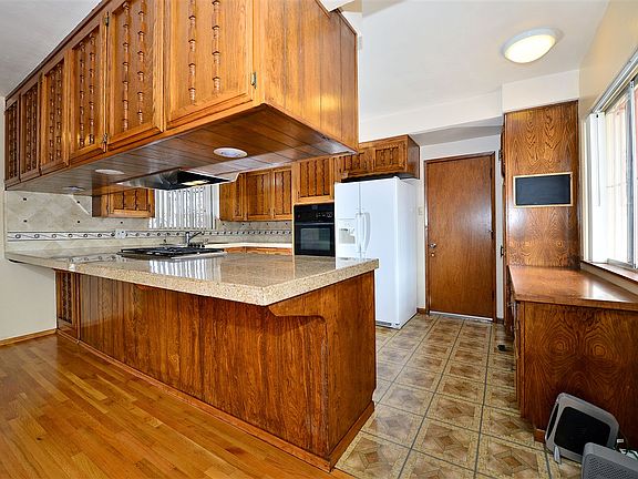 5th image of 340 Blackshaw Ln