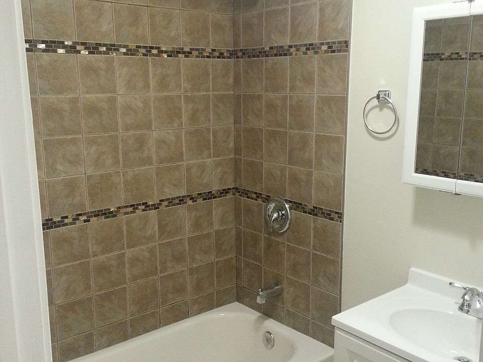 2nd image of 915 W 32nd St #1FL