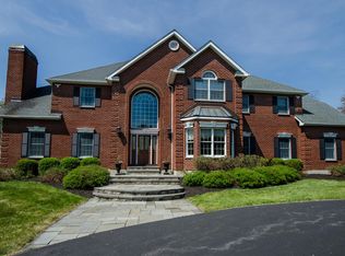 39 Pondhills Ct, Pleasant Valley, NY 12569