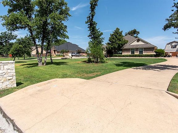 3rd image of 6704 Forest Oaks Ct