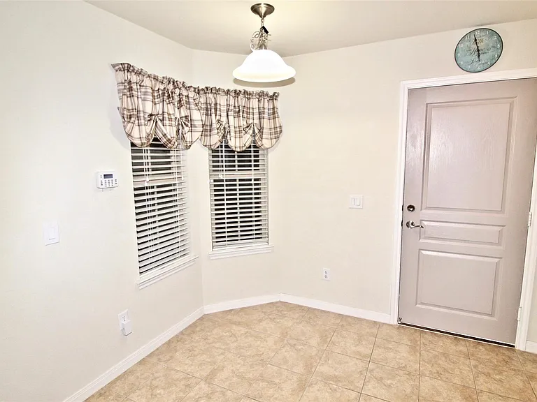 3306 Dandelion Dr — Photo 6