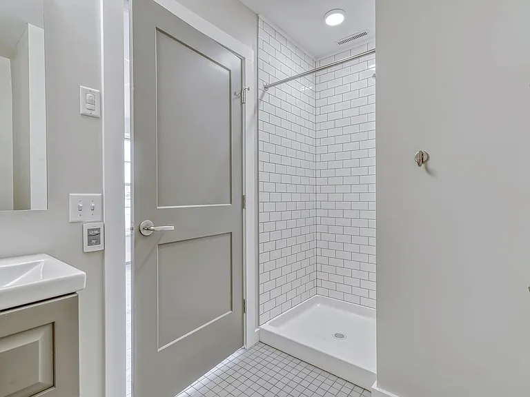 323 Taughannock Blvd — Photo 58