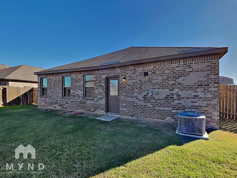 421 Micah Ln — Photo 16