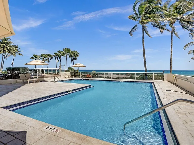 5757 Collins Ave — Photo 10
