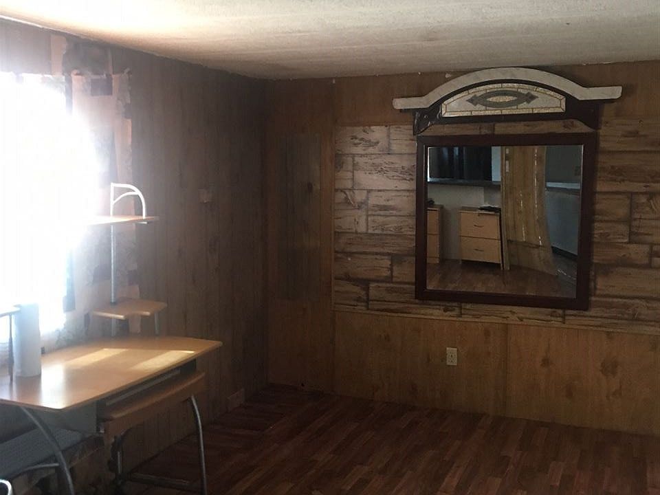 2nd image of 206 Mickey Gilley Ave
