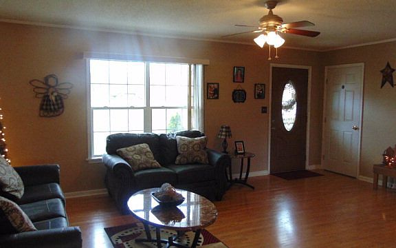 4th image of 31 Holley Dr