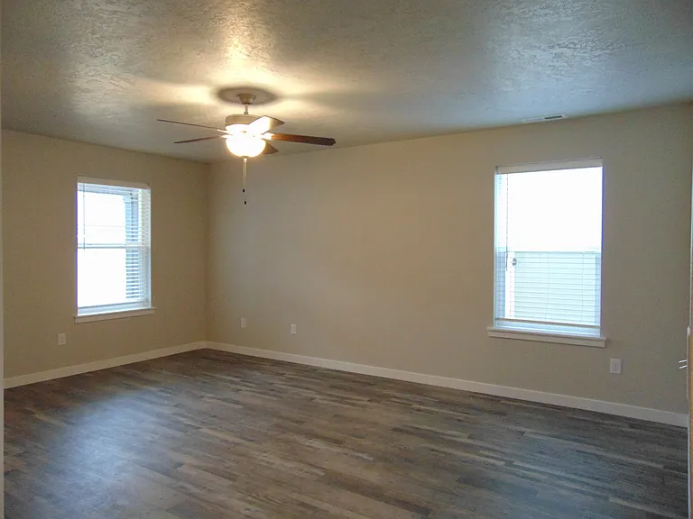 4340 N Alester Ave — Photo 8
