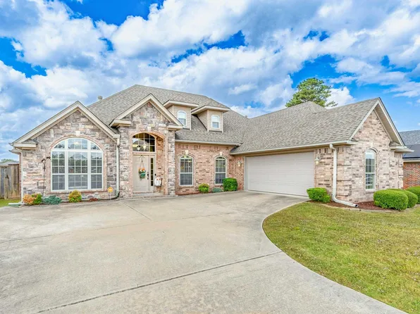 111 Corondelet Ln, Maumelle, AR 72113