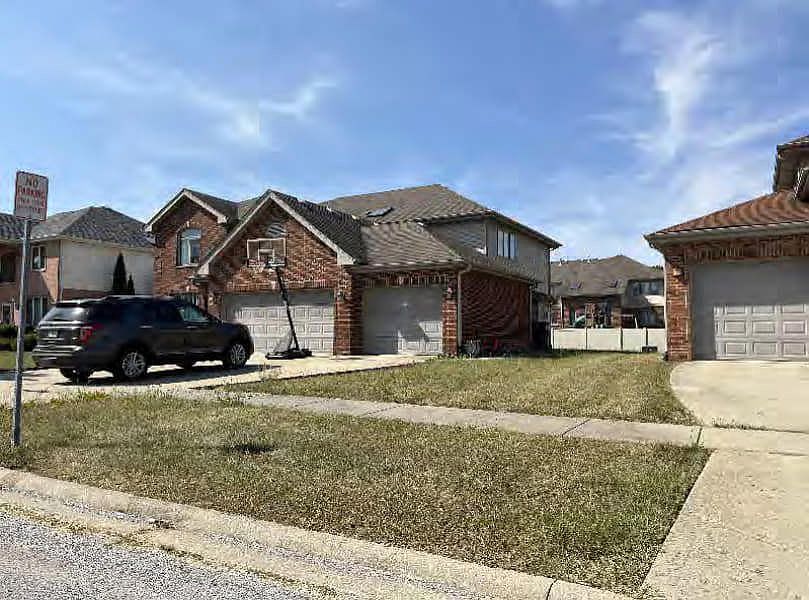 2nd image of 1000 Warwick Dr