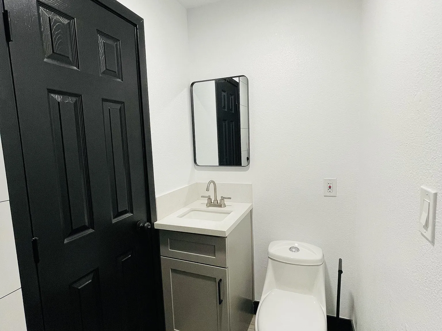 4 bed, 17.0 bath, $1,317 — Photo 4