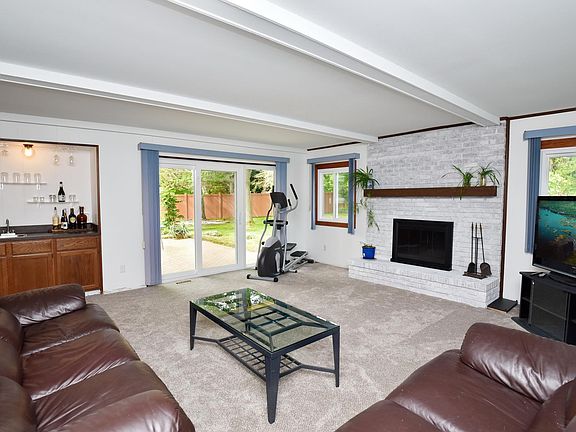 5th image of 1695 Chatham Dr
