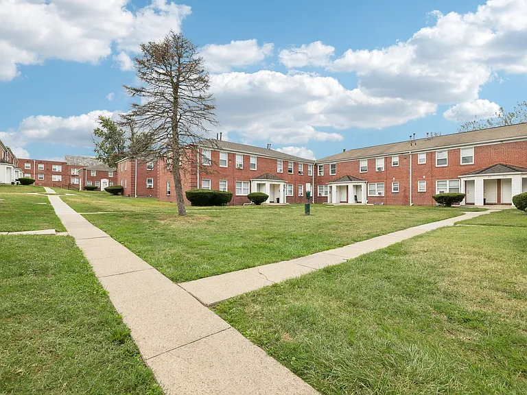 Oaklee Village Apartments — Photo 73