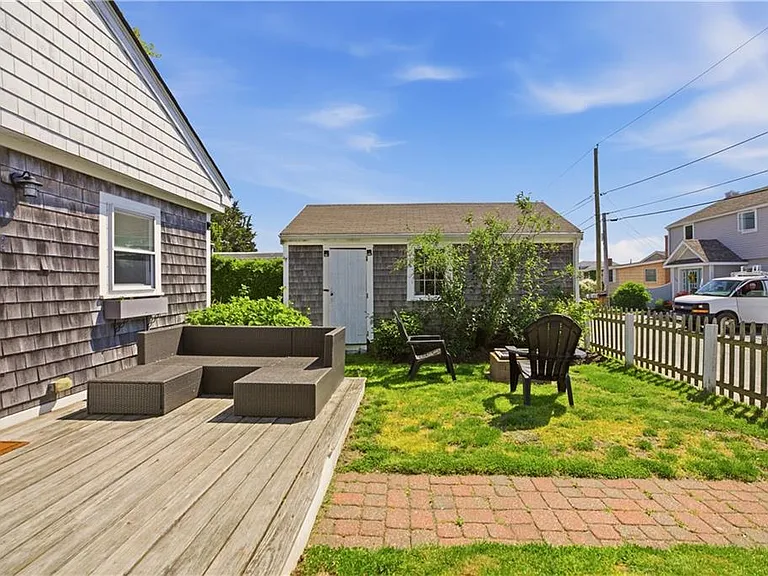 272 Riverside St — Photo 40