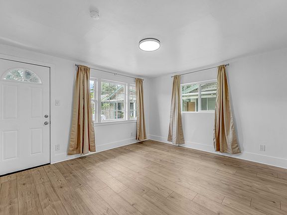 2nd image of 812 Spring St APT A