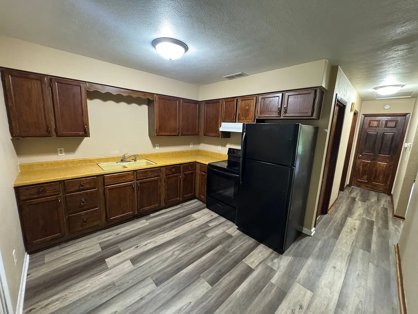 908 Asbury Ct. — Photo 2