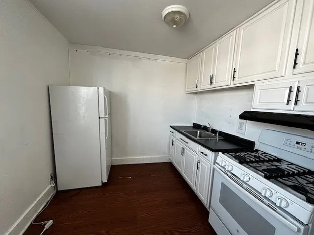 1 bed, 700 sqft, $995 — Photo 2