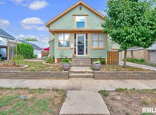 514 N 12th St, Pekin, IL 61554