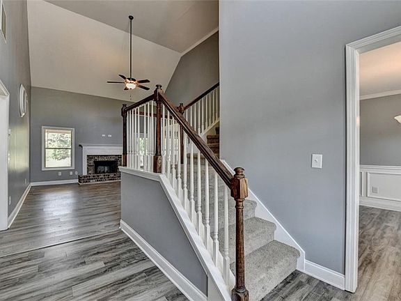 4th image of 329 Kensington Trce