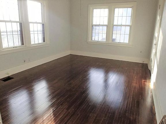 4th image of 850 N Nye Ave