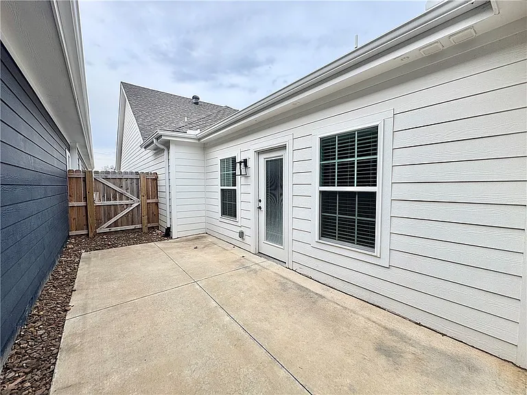 1011 NE Heights Ln — Photo 22