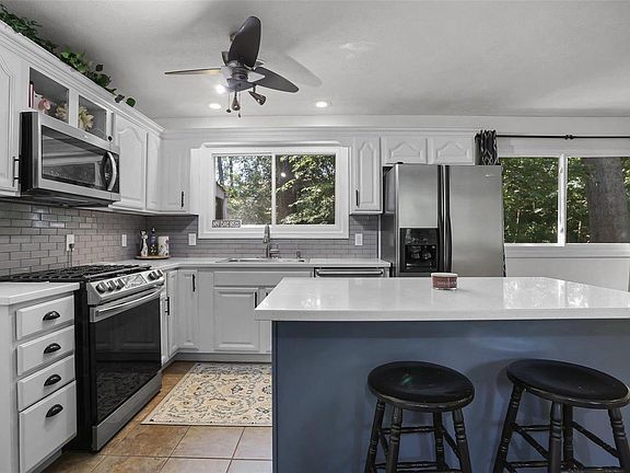 5th image of 15 Forest Dr