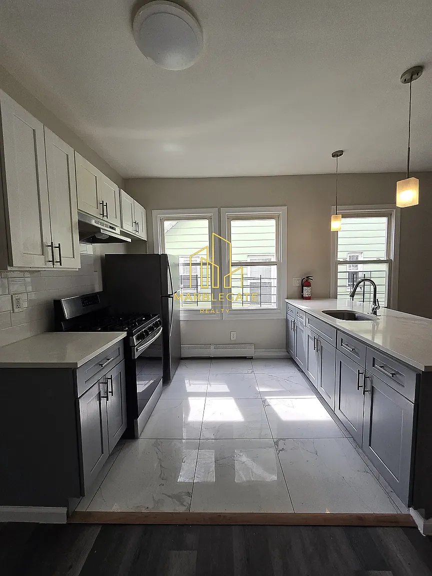 Building Photo - 22 Goodwin Ave #22