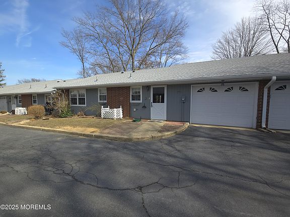 2nd image of 529b Portsmouth Drive
