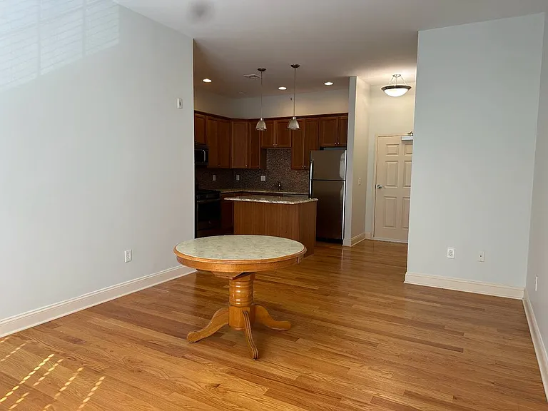2518 Whitney Ave — Photo 11