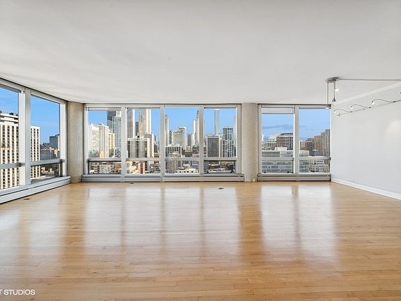 4th image of 1300 N Astor St Unit 26A