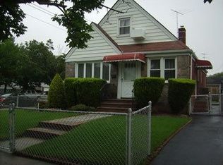 8103 257th St, Glen Oaks, NY 11004
