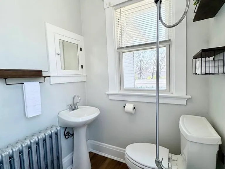6828 Kenton Ave — Photo 10