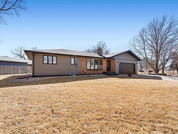 3rd image of 103 Maple Ct