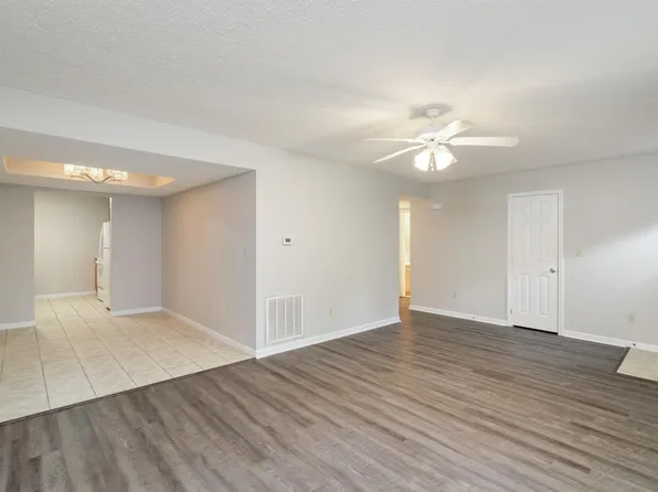 2450 Town Creek Rd W APT B4, Lenoir City, TN 37771