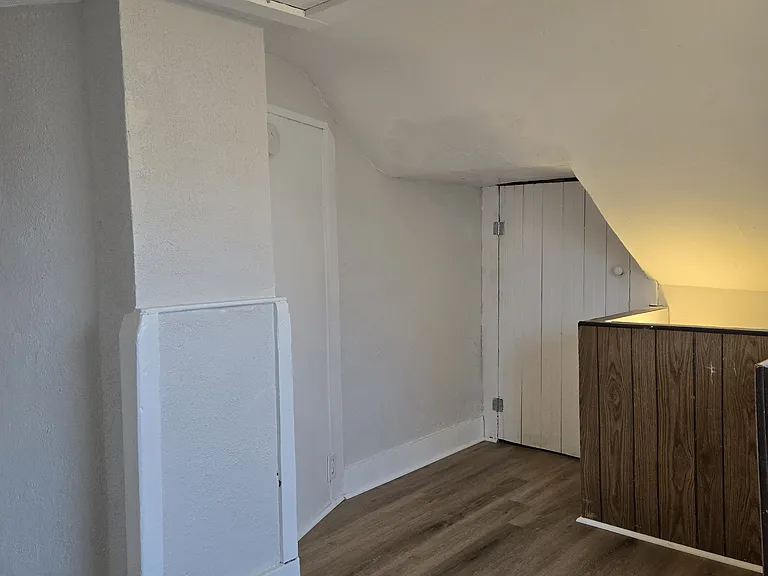 217 Crippen St #1 — Photo 13