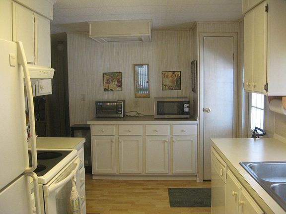 3rd image of 7412 Stillwater Dr